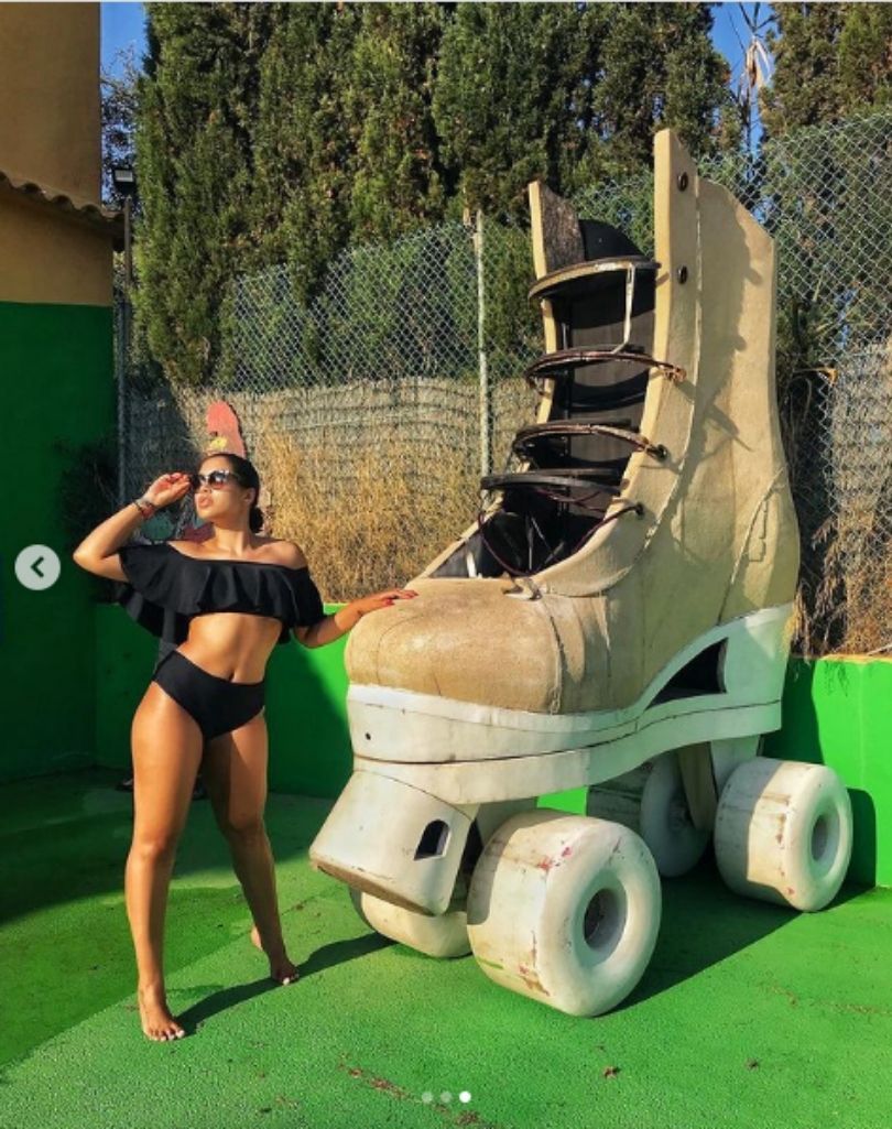 Patricia Kazadi pozuje w bikini