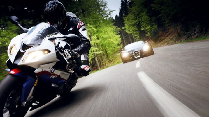 Motocykl kontra samochód