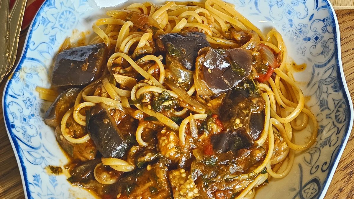 MAKARON Z BAKŁAŻANEM 