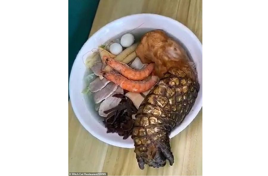 Godzilla Ramen podawany w Tajwanie