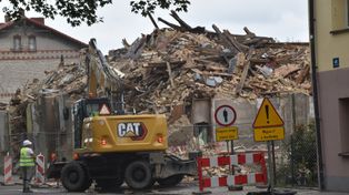 Gorzów: Rozbiórka na Zamościu. Po budynkach została wielka góra gruzu