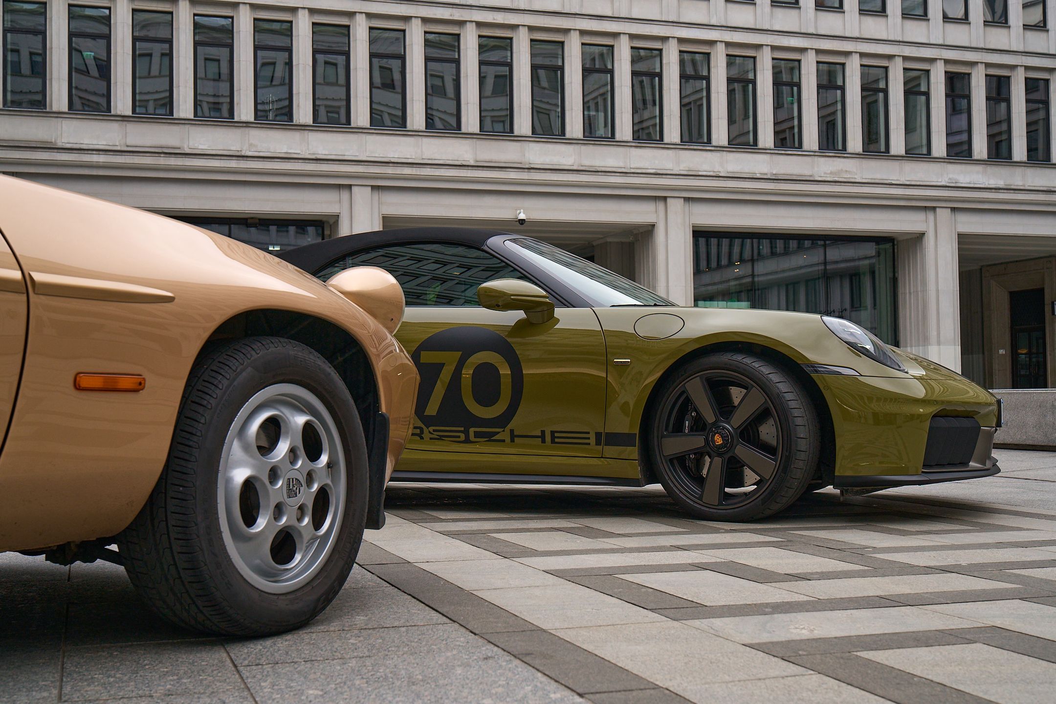 Porsche 928 (1977) i Porsche 911 Spirit 70 (2025)