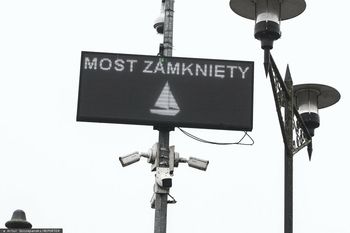 Most nie wytrzymał upałów. Awaria przeprawy na Mazurach
