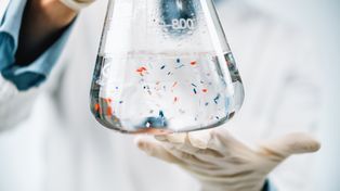 Mikroplastik i zdrowie. To konsekwencje zanieczyszczenia środowiska