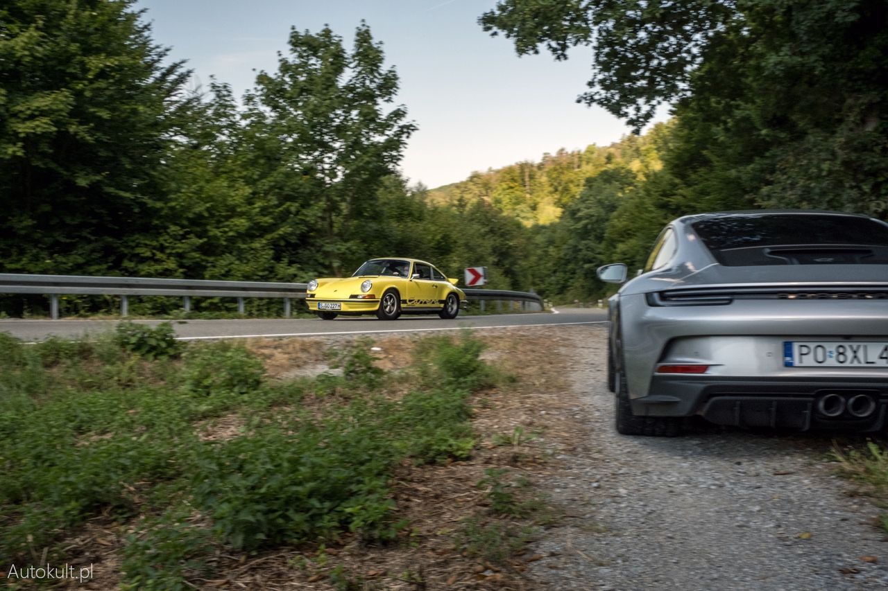 Porsche 911 GT3 Touring vs Porsche 911 Carrera RS 2.7