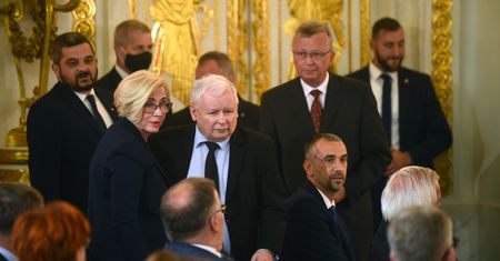Koronawirus w Polsce. Mimo zakażeń COVID-19 w Sejmie i Senacie, w tym tygodniu wyjazdowe posiedzenie klubu PiS