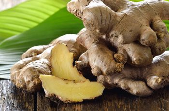 Imbir zawsze przechowuję w ten sposób. Jest jędrny, zachowuje właściwości i nie pleśnieje