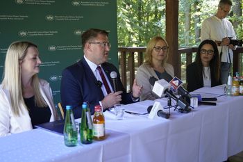 Katowice: Relacja ze śniadania prasowego WFOŚiGW. Podsumowanie półrocza działań Funduszu pod czujnym okiem żubrów