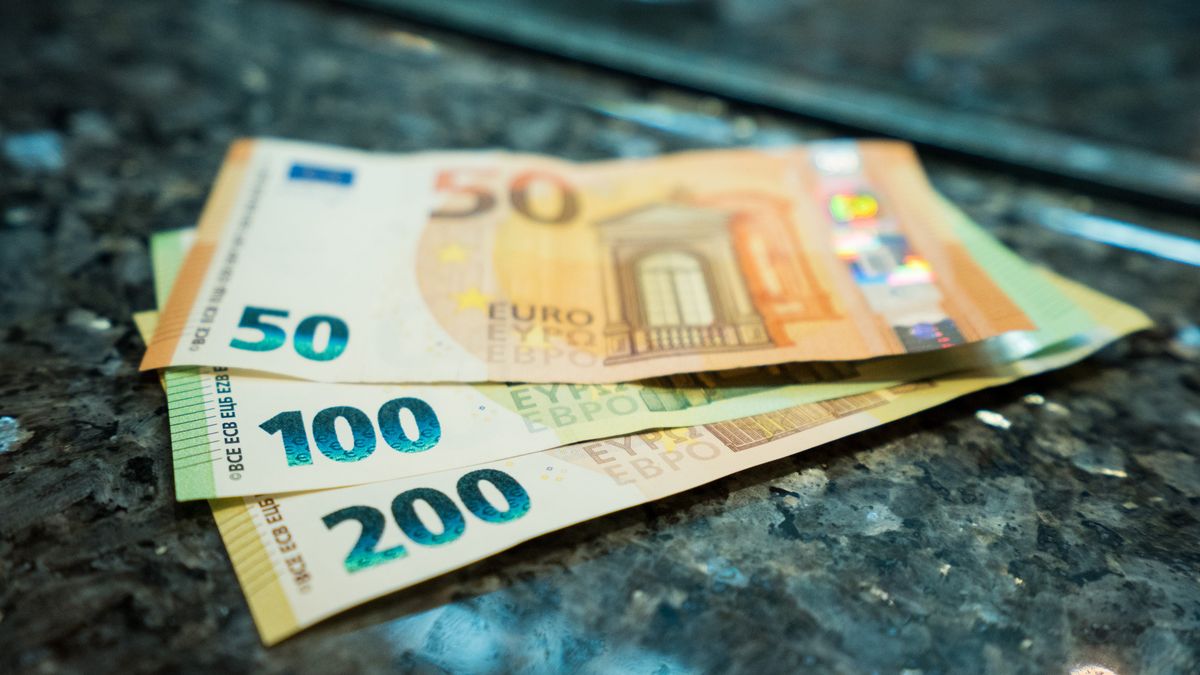 Kursy walut NBP 03.09.2021 Piątkowy kurs funta, euro, dolara i franka szwajcarskiego