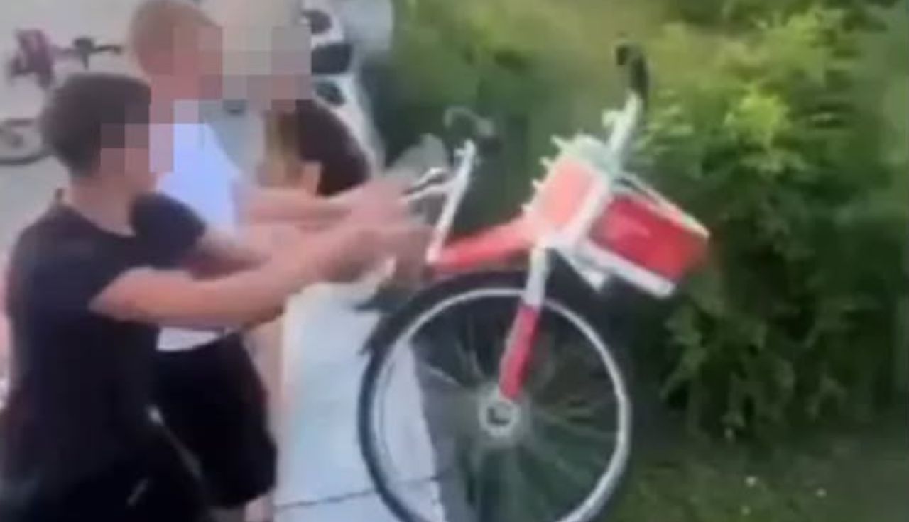 Trzech nastolatków. Skandal, jak się zachowali. Ustalili ich dane