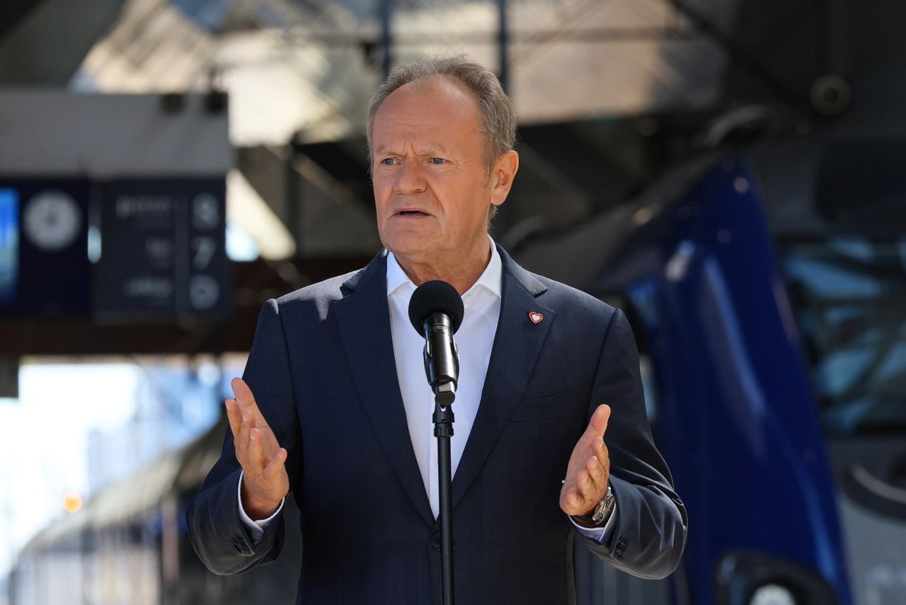 "Szokująca decyzja". Tusk krytykuje Nawrockiego