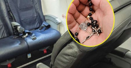Afera na pokładzie samolotu. Pasażer połknął różaniec i zaatakował załogę