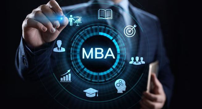 Managerowie z dyplomami MBA na Collegium Humanum. Wśród nich dyrektorzy komunikacji i marketingu