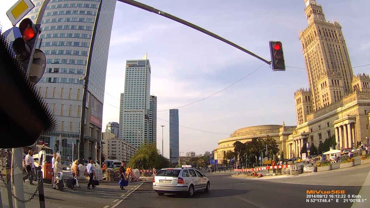 Piesi robią co chcą na ul. Emilii Plater w Warszawie 1