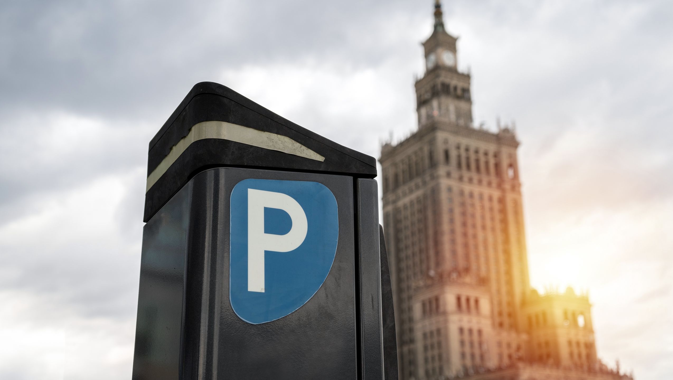 Parkomaty w Warszawie przyjmują płatności bezgotówkowe