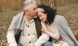 Seniorzy na Tinderze. Tak dziś wygląda ich randkowanie