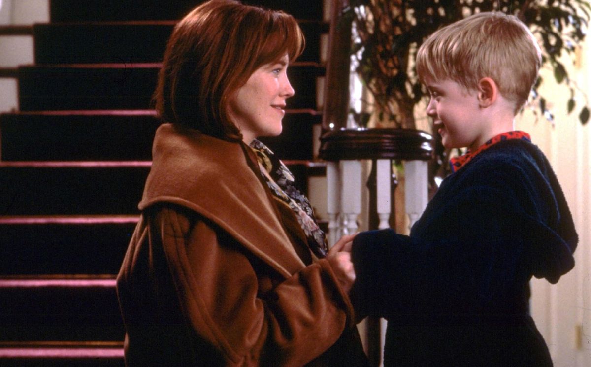 Catherine O'Hara i Macaulay Culkin jako mama i syn w "Kevin sam w domu"
