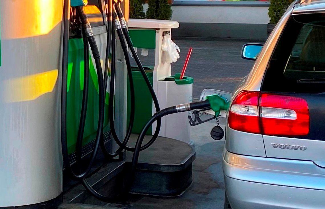 Paliwo premium: przestroga dla właścicieli starszych aut