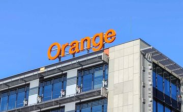 Orange Polska zyskuje klientów, płacą więcej. Prognozy w górę