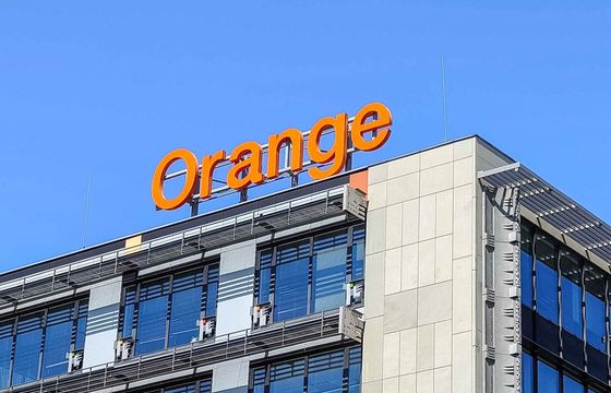 Orange Polska zyskuje klientów, płacą więcej. Prognozy w górę