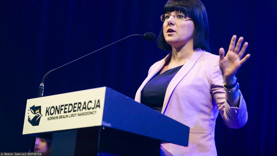 Kaja Godek, aktywistka pro-life przemawiająca na wiecu wyborczym Konfederacji.