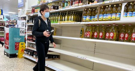 W angielskich marketach zaczyna brakować oleju. Sieci wprowadziły limit zakupów