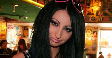 Odmieniona Jola Rutowicz wyłania się z pokładu prywatnego odrzutowca. Stęskniliście się?