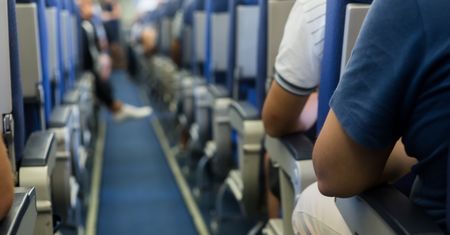 Wielu pasażerów ma ten problem. "Jakby pilot otworzył okno w kokpicie"