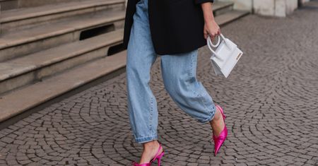 Buszujemy w szafie mamy. Wszystko o kultowych mom jeans