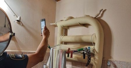 Szok w Poznaniu. Pyton wszedł do łazienki
