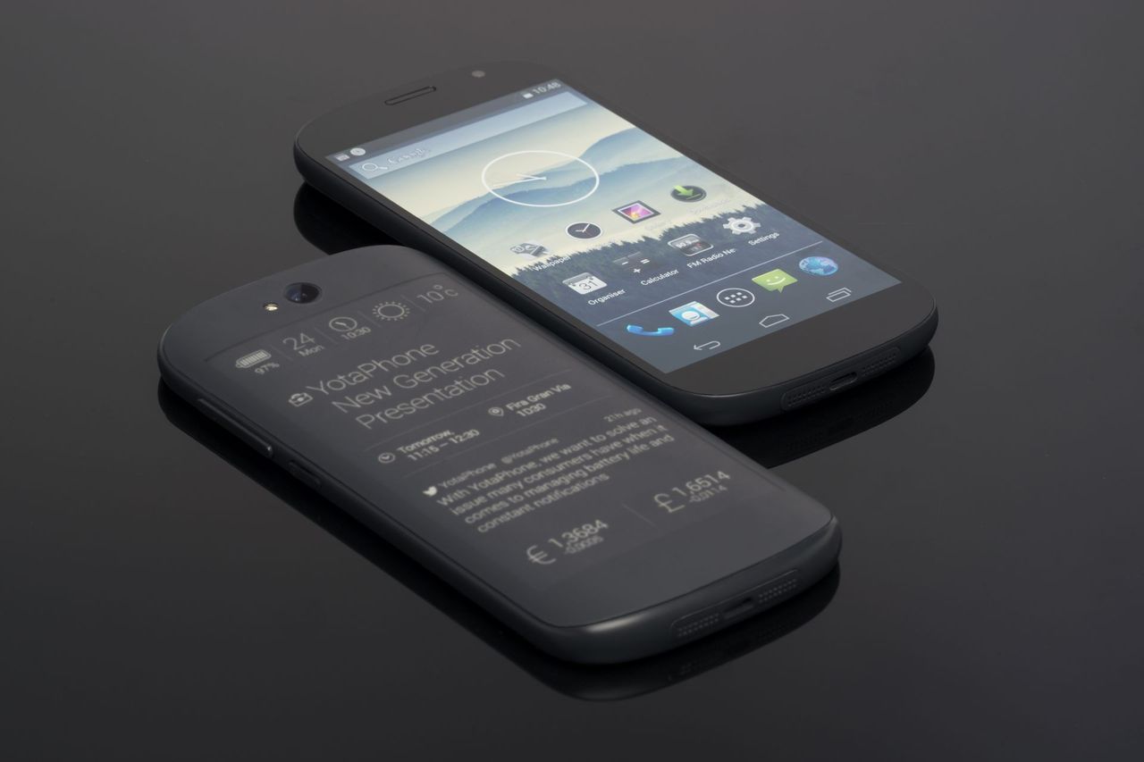 YotaPhone 2 miał dwa wyświetlacze