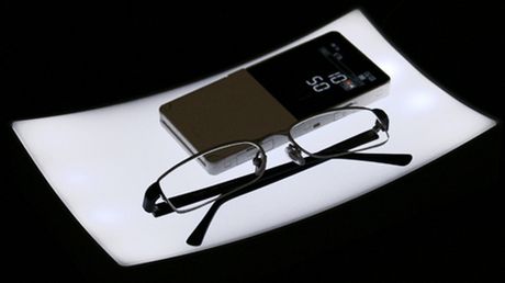 Podstawka podświetlająca rzeczy... nie wiadomo tylko po co 1