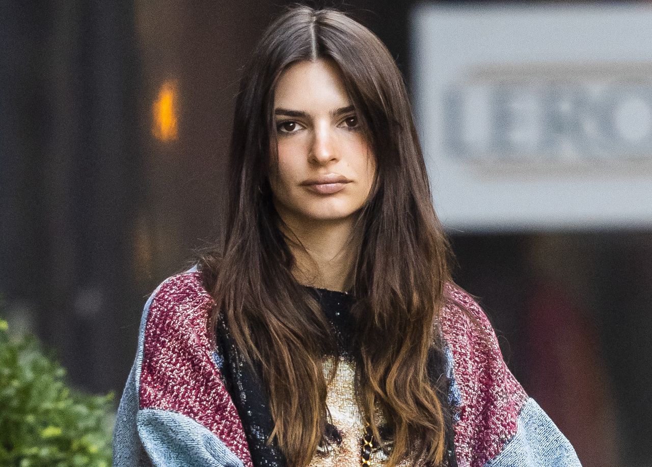 Nikt się za nią nie obejrzał. Emily Ratajkowski była nie do poznania