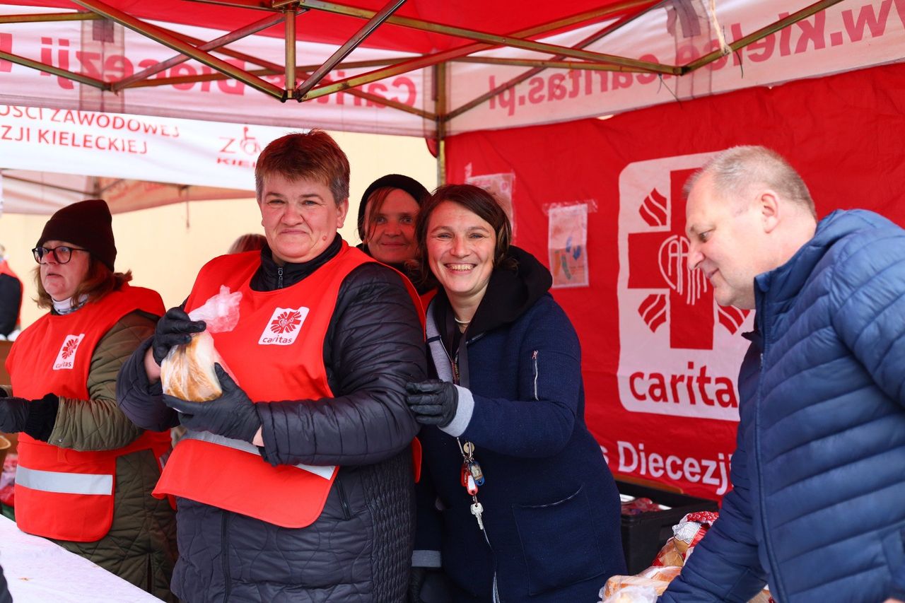 Kielce: Światowy Dzień Ubogich. Ciepłe posiłki i konsultacje medyczne