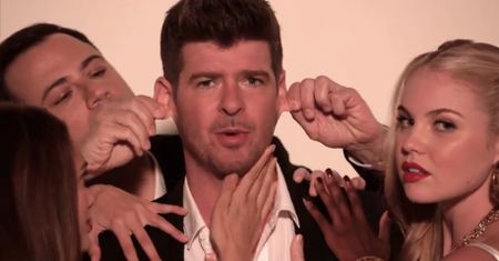 Jim Kimmel parodiuje "Blurred Lines"
