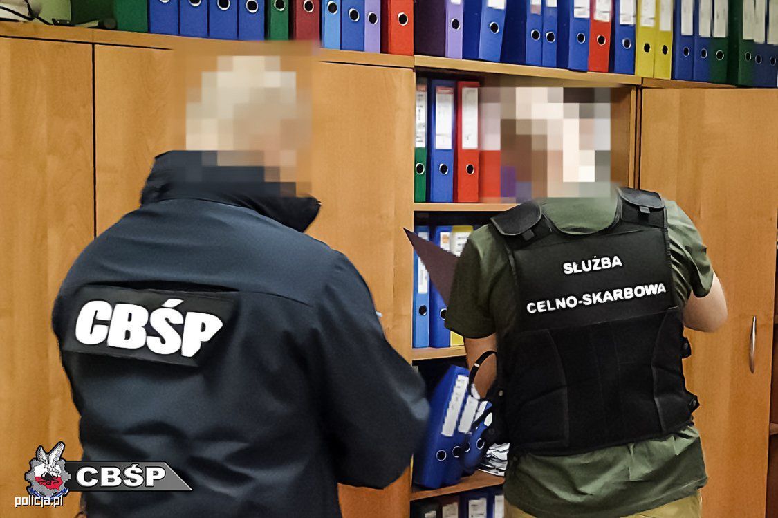 Fikcyjne faktury na 900 milionów i sieć firm-słupów. CBŚP rozbija międzynarodową mafię podatkową