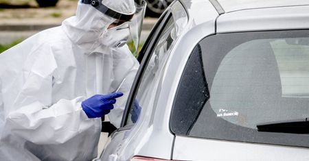 Koronawirus w Polsce. Biskup siedlecki na kwarantannie. Sanepid poszukuje uczestników mszy