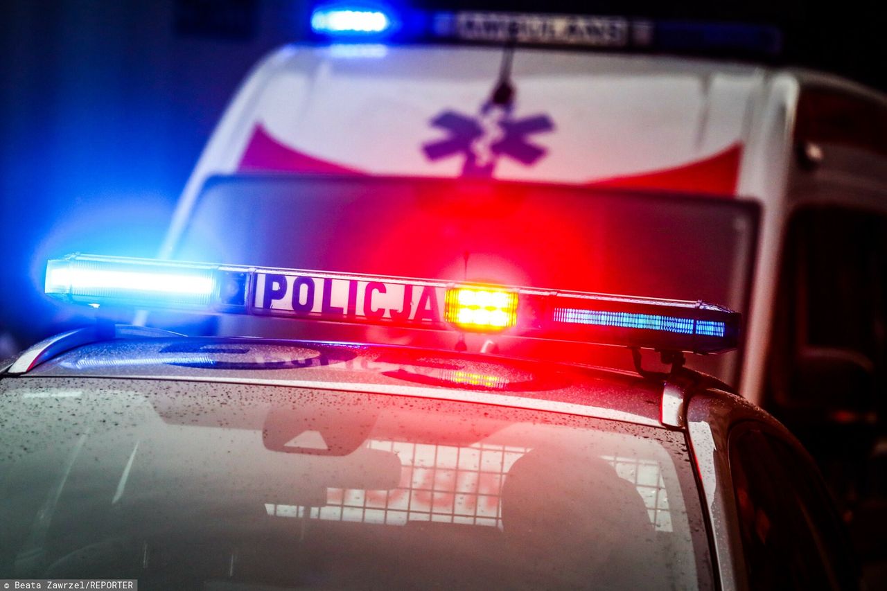 Naprawiał ciężarówkę. Spadł na niego element samochodu