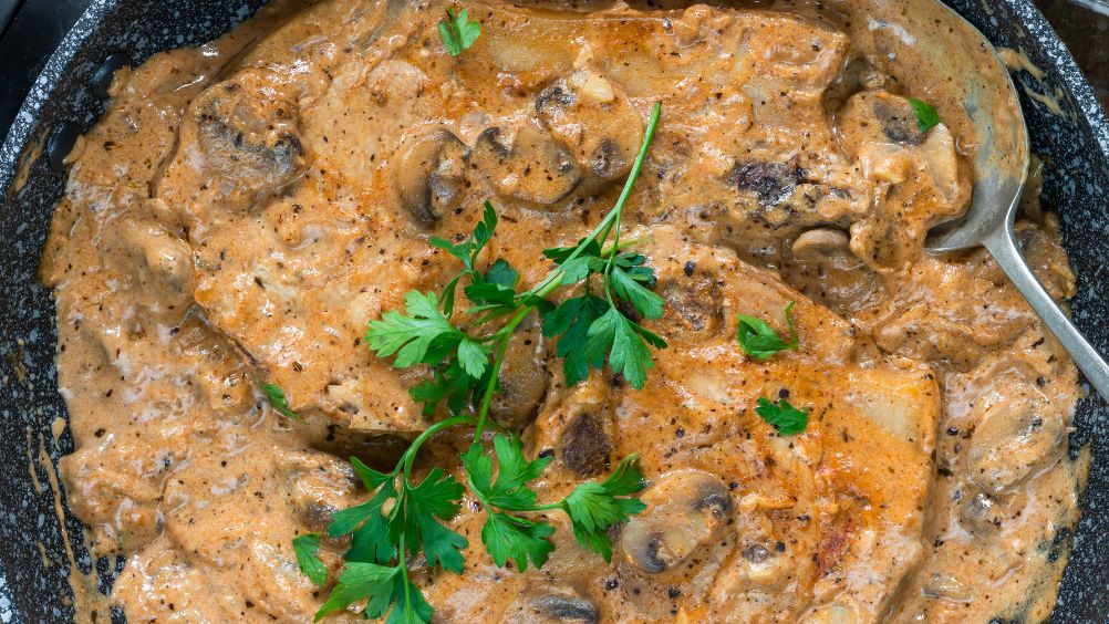 Schab z pieczarkami to niedzielny hit