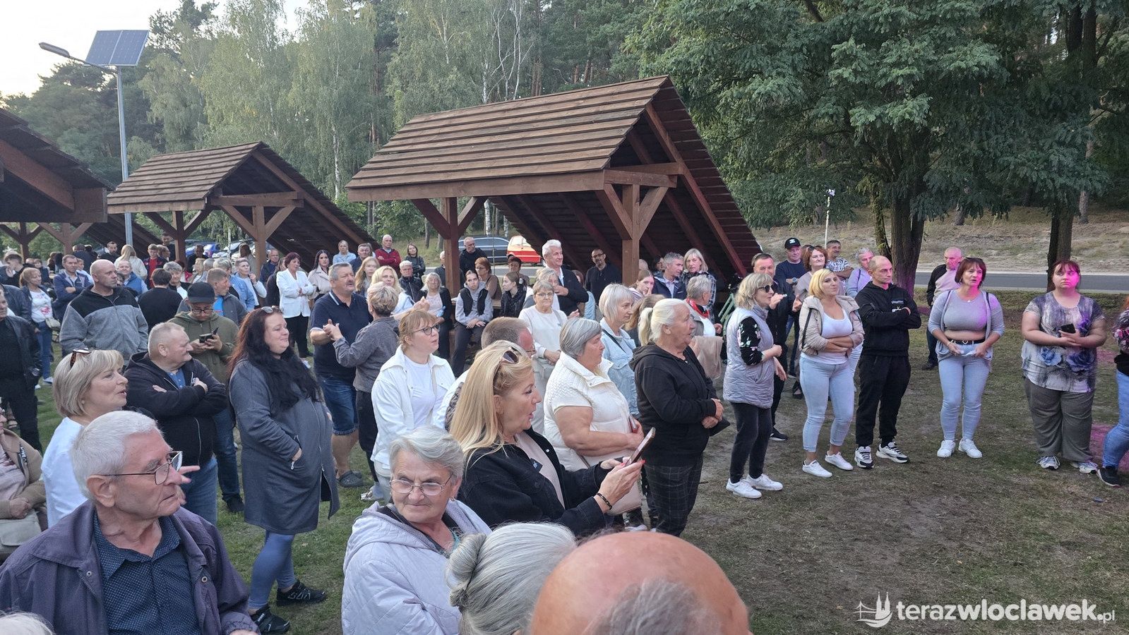 Piknik charytatywny nad jeziorem Lubiechowskim