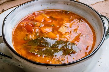 Sprawdzi się na chłodniejszy dzień. Kaukaska zupa rozgrzewa i syci na długo