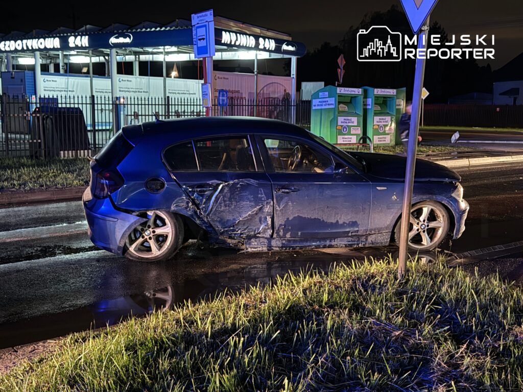 Kierujący BMW wjechał w latarnię i znak. Wszyscy podróżujący autem uciekli pieszo