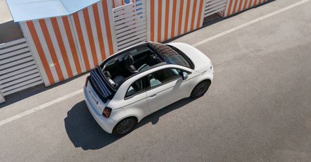Tanie Cabrio  na co dzień? Fiat 500 Hybrid udowadnia, że to możliwe