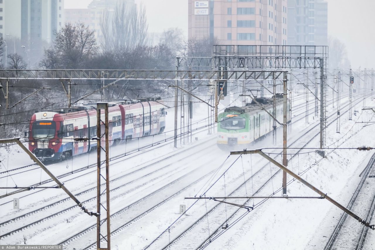 Warszawa: utrudnienia w kursowaniu pociągów