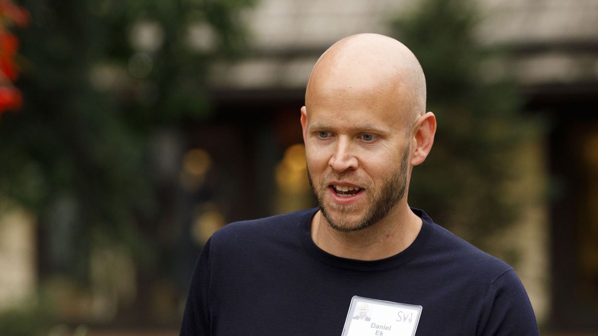 Attendees Arrive For Allen & Co. Media And Technology Conference
Daniel Ek, co-founder and chief executive officer of Spotify Technology SA, arrives for the morning session of the Allen & Co. Media and Technology Conference in Sun Valley, Idaho, U.S., on Wednesday, July 10, 2019. The 36th annual event gathers many of America's wealthiest and most powerful people in media, technology, and sports. Photographer: Patrick T. Fallon/Bloomberg via Getty Images
Bloomberg
media, sunvalley2019, u.s.a., tech, americas