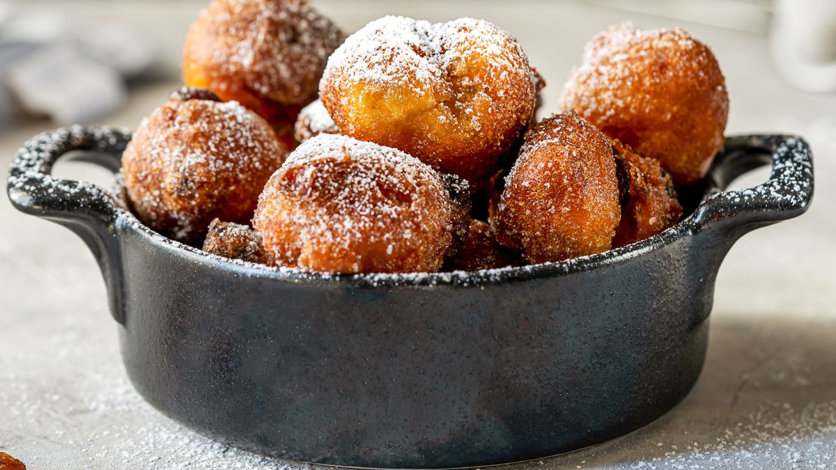 Fritole zachwycają delikatnym ciastem i słodyczą rodzynek