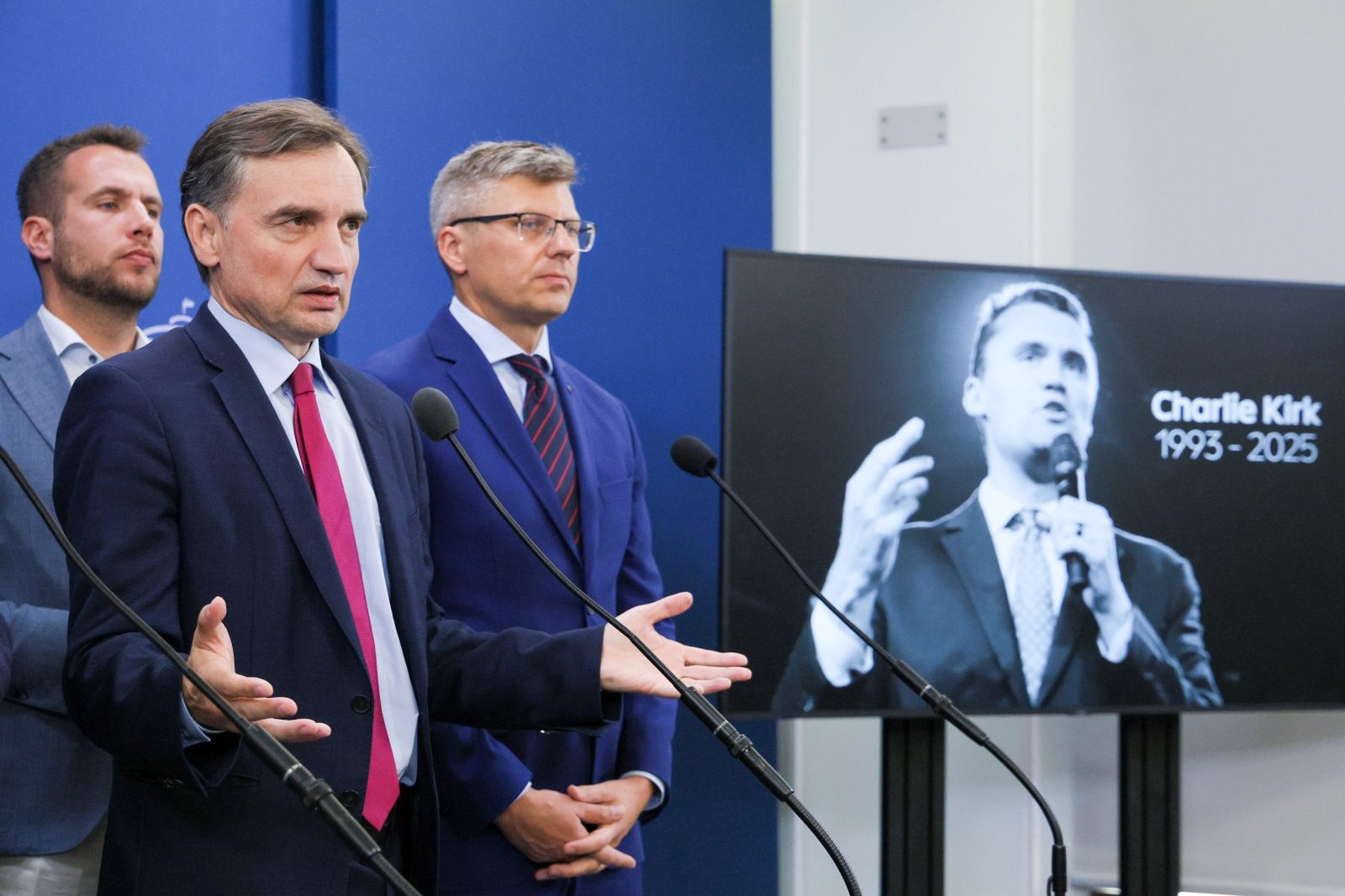 PiS jak Trump i Orban. Chce uznania Antify za organizację terrorystyczną