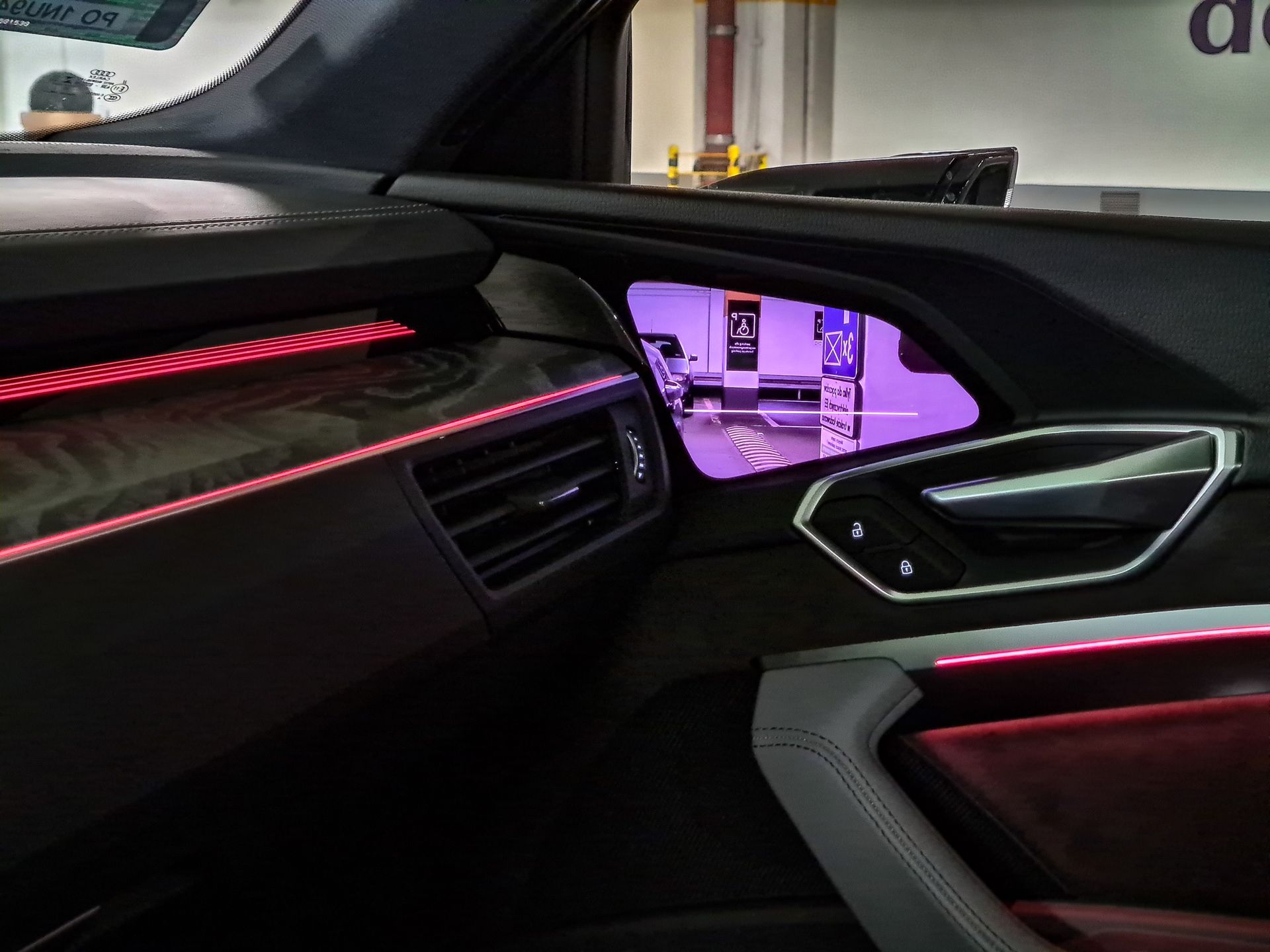 Audi e-tron Sportback: Wirtualne lusterka, Audi Charging Service, system i kamery 360 stopni z 3D 7