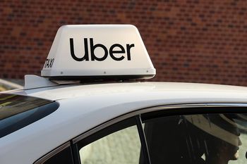 825 mln euro kary dla Ubera. Blokowali konta kierowców w Holandii