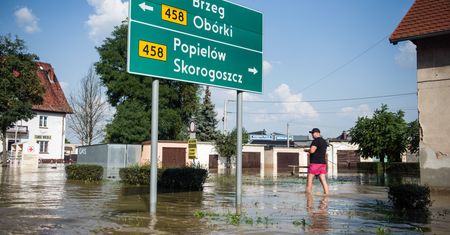 Rusza infolinia dla powodzian. Można prosić o pomoc i deklarować ją